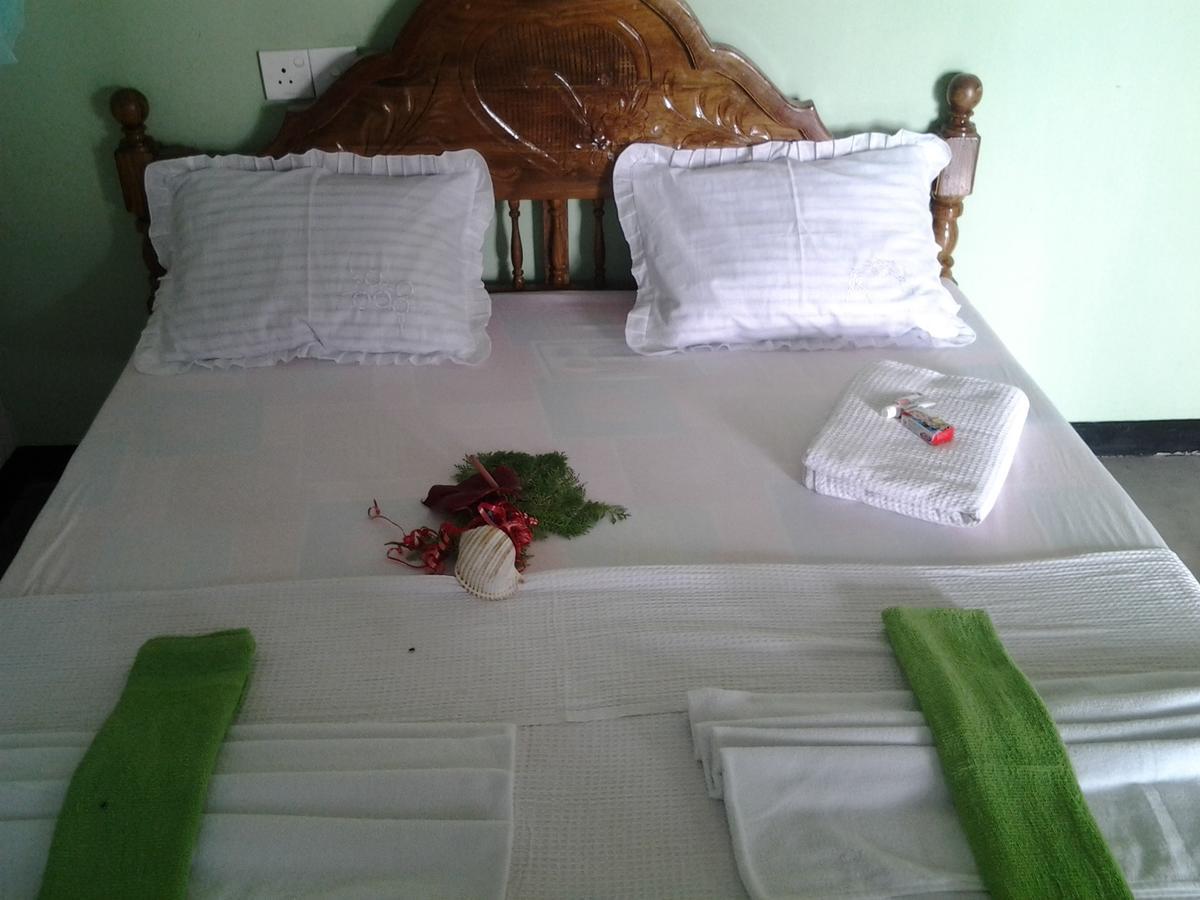 Dolphinchilling Hotel Alankuda ภายนอก รูปภาพ