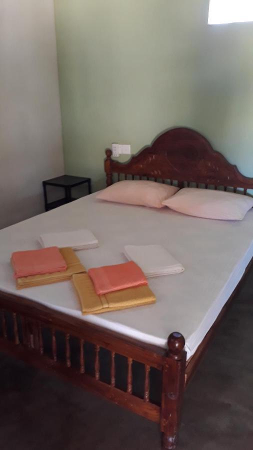 Dolphinchilling Hotel Alankuda ภายนอก รูปภาพ
